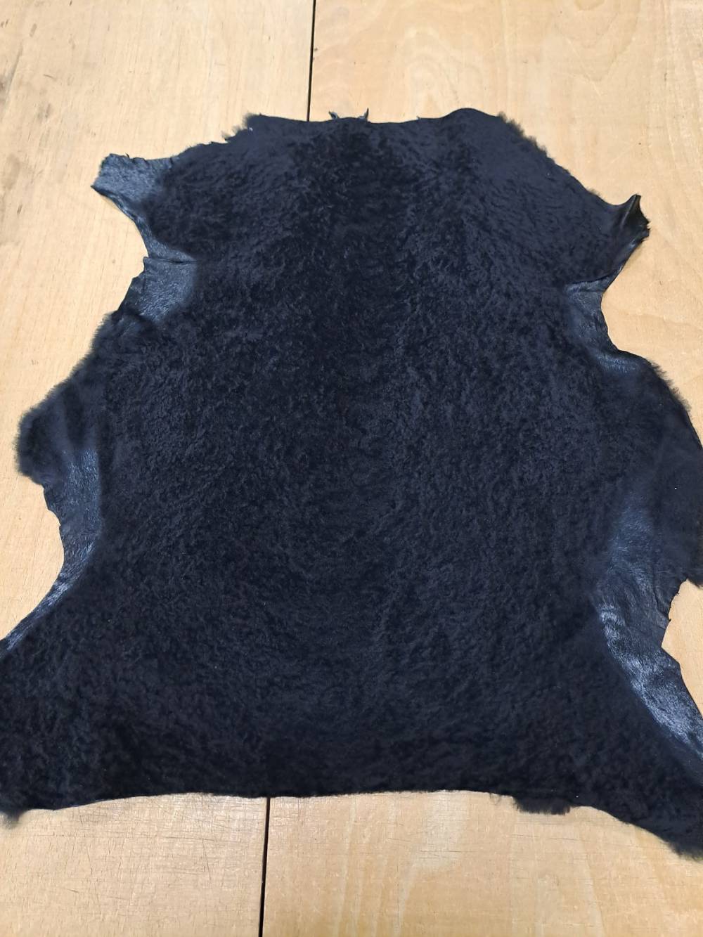 mouton lainé frisé noir / huilé noir - réf. LAINENOIR/NOIR