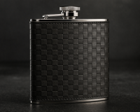 Flasque en métal et cuir élégante